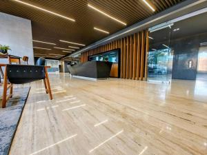 Luxury 20th-Floor Loft