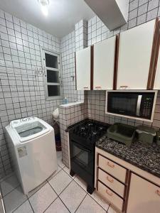 Ap no centrinho de Canasvieiras ,2 quadras mar