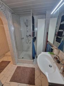 Haus mit Garten, U Bahn Nähe, gratis Parkplätze