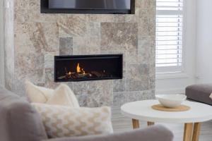 Shoreline Luxe - Refined Beachside Elegance with Spa