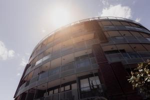 Inner-city 2 bedroom apartment - perfectly located