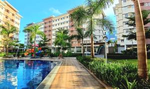 The LumiƩre Stays Summer Escape Mallside Charm