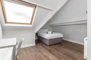 Room 6 at Jubilee House - Free Parking, Self Check-In, Fast WiFi and Smart TV by Yoko Property - 诺斯利