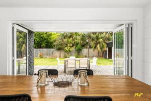 The Esplanade Indented Heads- Beach front, Luxury, Sleeps 8, Spacious, Aircon, Heating,