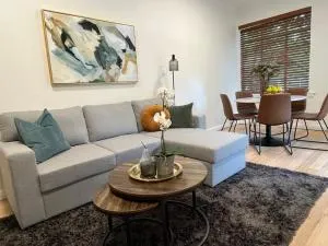 Stylish Art Deco on the Park - Melbourne