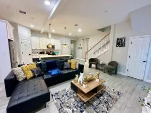 Luxe Oasis in the heart of Houston! - Pierce Junction