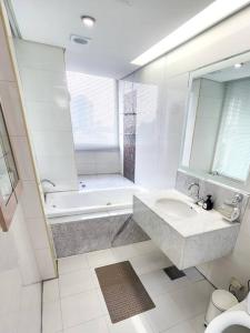 Căn Hộ 2 Phòng Ngủ (Two-Bedroom Apartment)