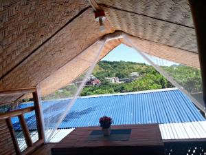 Charming seaview chalet with AC, kitchen, downtown