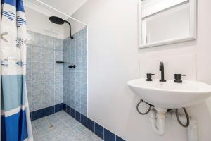 Windsurfer Beach Chalet 3