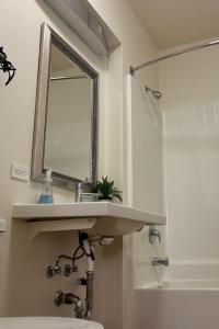 Charming 2-Bedroom Apartment in Glendale