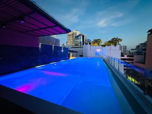 6th Avenue Sukhumvit 305 BTS Asoke & Nana MRT Sukhumvit