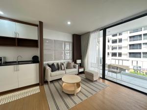 6th Avenue Sukhumvit 305 BTS Asoke & Nana MRT Sukhumvit