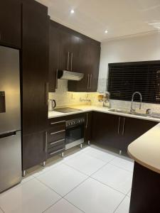 Gorgeous 2 Bedroom Near Monte Casino