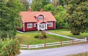 Gorgeous Home In Älmeboda With Sauna - Långasjö
