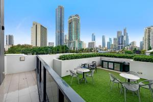 Couples Escape in Ruby Surfers Paradise - CoastHM
