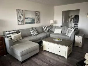 Brighton 5th Floor Condo with Resort Amenities - Ontario Center