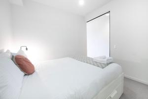Bright & Comfortable 1BR in West Melbourne