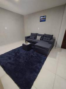 Departamento con balcón y sala