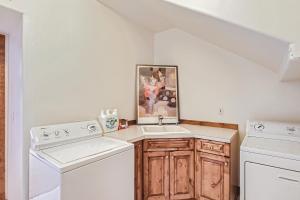 NEW LISTING! Après & Fairway Retreat home