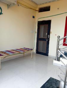 MAHESWARI HOME STAY Airconditioner Full Apartment Near 1 km of Mahakalewar Temple
