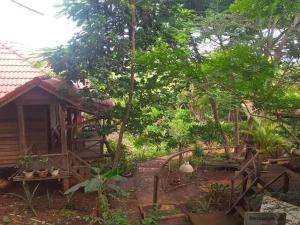 Garden View Lodge & Jungle Tour