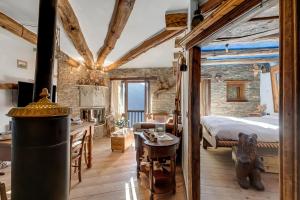 Grange Romantic Retreat Mountain View - Happy Rentals