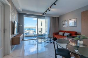 Brand New Luxurious Seafront With View Apartment - Prime Location