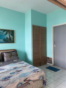 Studio Apartment W Seaview Netflix