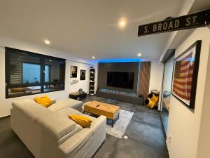 Maisons de vacances Full House, Jacuzzi, Netflix, 8 pers, free Parking 10- Colmar : photos des chambres