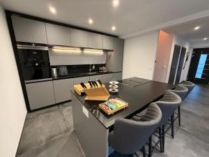 Maisons de vacances Full House, Jacuzzi, Netflix, 8 pers, free Parking 10- Colmar : photos des chambres