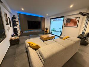 Maisons de vacances Full House, Jacuzzi, Netflix, 8 pers, free Parking 10- Colmar : photos des chambres