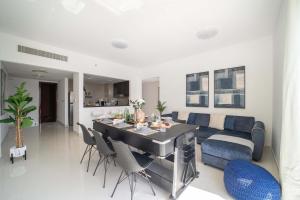 Frank Porter - Marina Square 8