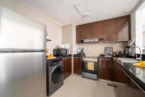 Frank Porter - Marina Square 8