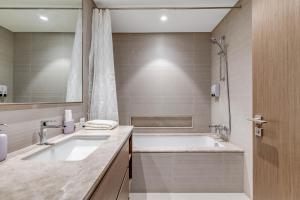 Knokey Luxury 1BR Apartments - 5 min walk to Burj Khalifa & Dubai Mall & Dubai Fountain