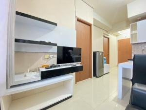 Cozy 2BR Apartment at Pinewood Jatinangor By Travelio