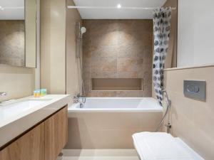 2BR near Dubai Mall, Burj views!