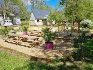 Appartements Les Chalets de SAUMUR, Piscine & Parc boise, 100m du CadreNoir : photos des chambres