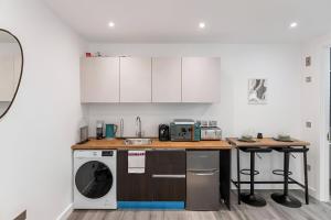 Tranquil Garden Studio in Neasden, London