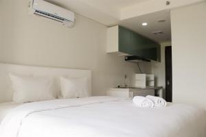 Elegant and Comfy Studio at Daan Mogot City Apartment By Travelio