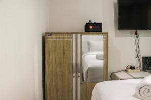 Elegant and Comfy Studio at Daan Mogot City Apartment By Travelio