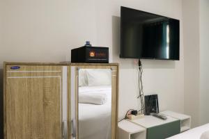 Elegant and Comfy Studio at Daan Mogot City Apartment By Travelio