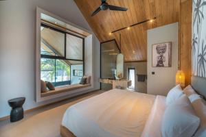 Vaya - Luxe & Stylish 3BR Villa Just Steps from the Beach