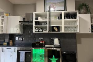 Sheffield Spacious 4 Bedroom House-all en-suites