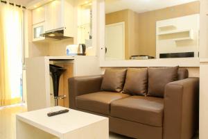 Minimalist and Warm 2BR Bassura City Apartment By Travelio