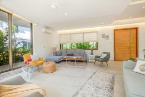 Casa Yna 3BHK by tisyastays