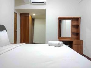 Big and Comfy 3BR at Vida View Apartement By Travelio