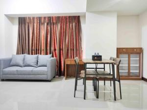 Big and Comfy 3BR at Vida View Apartement By Travelio