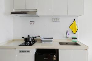 Elegant and Strategic 2BR Sky House BSD Apartment By Travelio