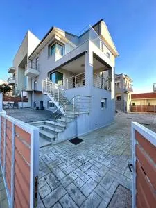 Clio Luxury Apartments - Katsikás