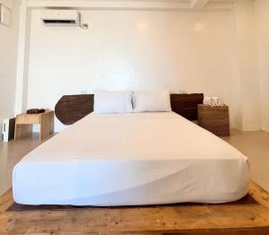 Beachfront Apartment with Kitchen and Outdoor Seating Area